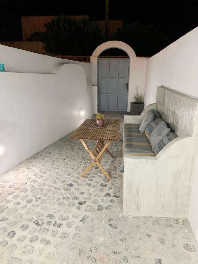 サントリーニ Poli Cave House Santoriniヴィラ エクステリア 写真
